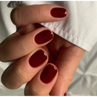 Τα burgundy nails θα δείχνουν καλύτερα από ποτέ με αυτούς τους χρωματικούς συνδυασμός