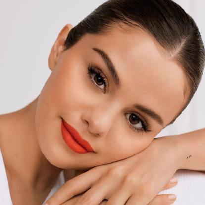 H Selena Gomez μάς παρουσιάζει την πιο εντυπωσιακή τάση στα νύχια για τους επόμενους μήνες 