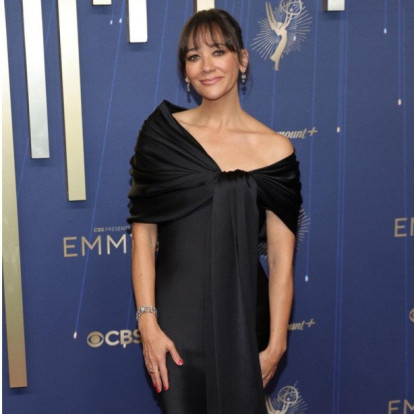 Οι πιο εντυπωσιακές red carpet εμφανίσεις που ξεχώρισαν στη χθεσινή βραδιά Emmy 2025 