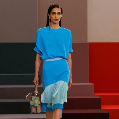 Η Sylvia Venturi Fendi επαναπροσδιόρισε τη σύγχρονη πολυτέλεια μέσα από τη νέα SS26 συλλογή στο Μιλάνο