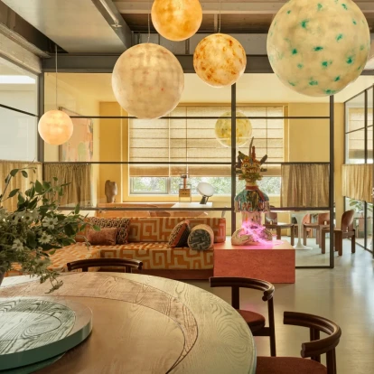 Με έμπνευση από τη μόδα, το ονειρικό Design Lab της Alémais στο Σίδνεϊ μεταμορφώνει τους εσωτερικούς χώρους των γραφείων