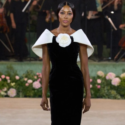 Η Naomi Campbell άνοιξε το show του Richard Quinn στην Εβδομάδα Μόδας του Λονδίνου με μία φανταστική δημιουργία 