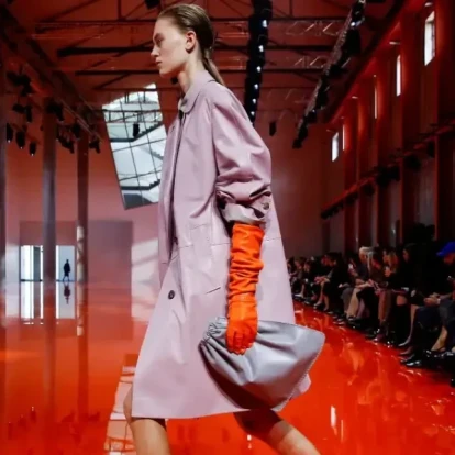 Prada SS26: Μια συλλογή-ωδή στην ελευθερία και την αισιοδοξία 