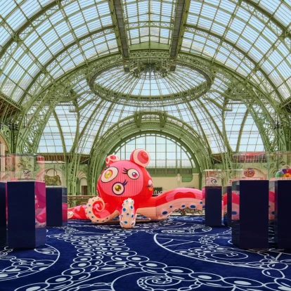 Ο νέα συλλογή Louis Vuitton x Takashi Murakami «καταλαμβάνει» το Grand Palais στο Παρίσι Ο νέα συλλογή Louis Vuitton x Takashi Murakami «καταλαμβάνει» το Grand Palais στο Παρίσι