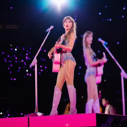 Η νέα σειρά και ταινία της Taylor Swift αποκαλύπτουν όλες τις backstage στιγμές του θρυλικού της Eras Tour