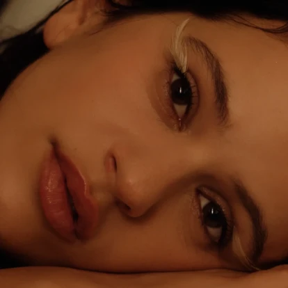 Απολαύστε το νέο, ιδιαίτερα ατμοσφαιρικό και γεμάτο ένταση, τραγούδι της Rosalía Απολαύστε το νέο, ιδιαίτερα ατμοσφαιρικό και γεμάτο ένταση, τραγούδι της Rosalía