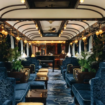 Το εμβληματικό Venice Simplon-Orient-Express εγκαινιάζει μια ονειρική διαδρομή από το Παρίσι στην Αμάλφι Το εμβληματικό Venice Simplon-Orient-Express εγκαινιάζει μια ονειρική διαδρομή από το Παρίσι στην Αμάλφι