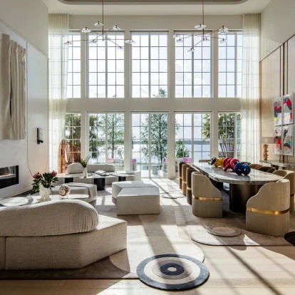 Ένα σύγχρονο σπίτι στη Φλόριντα όπου ο ρυθμός του hip-hop συναντά τον αθλητισμό και την τέχνη