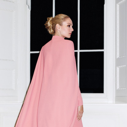 Η απόγονος της δυναστείας της Swarovski, Marina Raphael, ως cover star του GLOW Δεκεμβρίου, αποκαλύπτεται για το πώς έχτισε τη δική της αυτοκρατορία μόδας