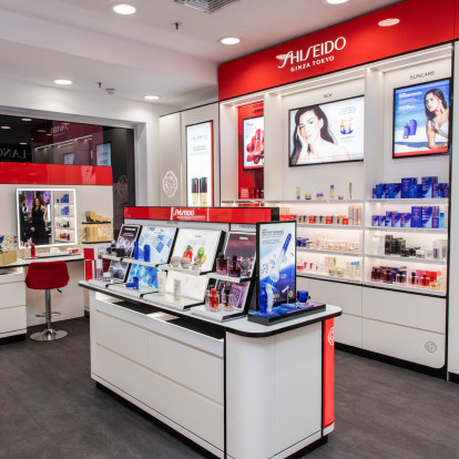 Η Shiseido παρουσίασε την πιο προηγμένη αντιγηραντική της θεραπεία, στο ανανεωμένο της corner στο Ηondos Center Apollonia Politia