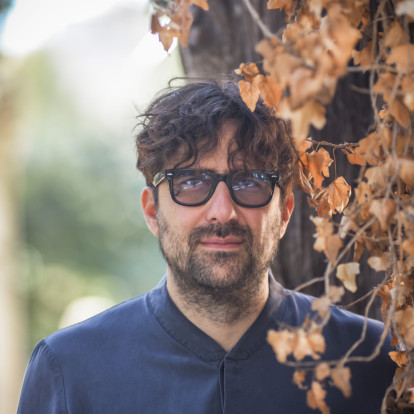 Με αφορμή την εκπροσώπηση της Ελλάδας στα Όσκαρ 2026 με την ταινία του 'Arcadia', o Γιώργος Ζώης αποκαλύπτει τα μυστικά της δημιουργίας του