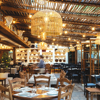 Ένα μοναδικό εστιατόριο που επαναπροσδιορίζει την ελληνική παραδοσιακή γεύση μέσα από σύγχρονη προσέγγιση Ένα μοναδικό εστιατόριο που επαναπροσδιορίζει την ελληνική παραδοσιακή γεύση μέσα από σύγχρονη προσέγγιση