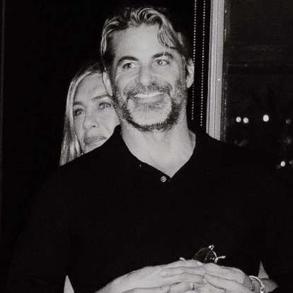 Η Jennifer Aniston επιβεβαίωσε τη σχέση της με τον Jim Curtis μέσα από μια τρυφερή φωτογραφία 