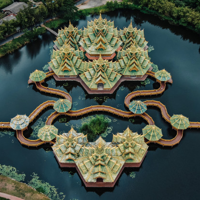 Οι πιο εντυπωσιακοί ναοί πάνω στο νερό, θαύματα αρχιτεκτονικής ομορφιάς