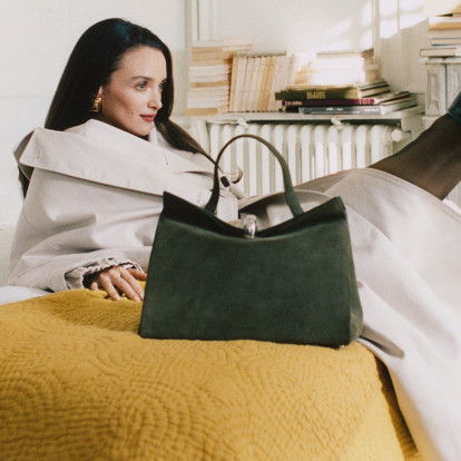 Ο Jacquemus παρουσίασε τη νέα του it bag που είναι αφιερωμένη στη μητέρα του 