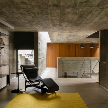 Ένα σπίτι στην Τσενάι της Ινδίας που δίνει άλλη ένταση στον σύγχρονο μπρουταλισμό