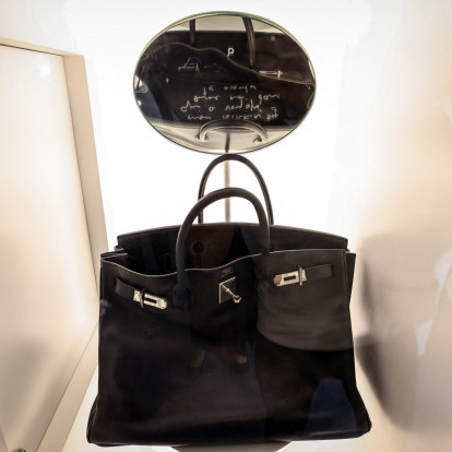 “Birkin Voyageur”: Η δεύτερη τσάντα της Jane Birkin δημοπρατήθηκε από τον οίκο Sotheby's στο Abu Dhabi