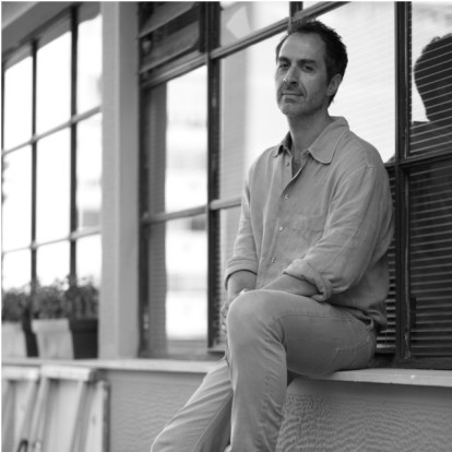 Ο καταξιωμένος φωτογράφος Γιάννης Μπουρνιάς σε μια αποκλειστική συνέντευξη στο GLOW, με αφορμή την έκθεσή του “A Manual for Solitude. In a Landscape” στην γκαλερί Giampaolo Abbondio του Μιλάνου