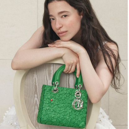 Οι νέες Lady Dior bags του Jonathan Anderson είναι το high luxury αξεσουάρ που κάθε γυναίκα αξίζει να έχει στη συλλογή της