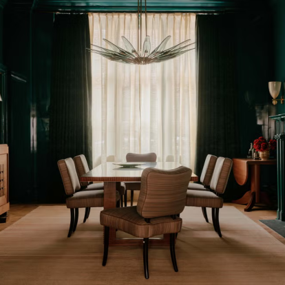 Μια εκκλησία του 1890 στο Manhattan μετατράπηκε σε μεζονέτα που αγκαλιάζει το χρώμα και τις αντιθέσεις