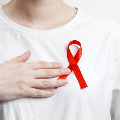 Οι λανθασμένες αντιλήψεις για το AIDS που έχουν καταρριφθεί μέσα στα χρόνια