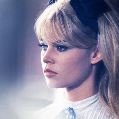 Οι iconic στιγμές που η Brigitte Bardot απέδειξε πως ήταν το απόλυτο sex symbol κι έμεινε για πάντα στην ιστορία