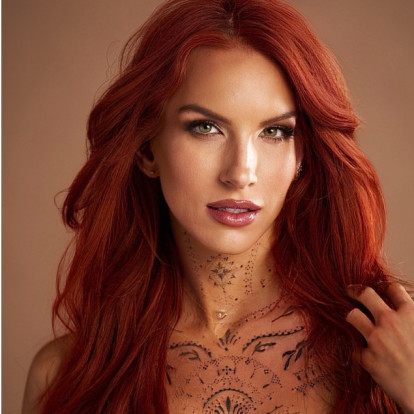 Το πάθος της μεταμόρφωσης: Η Ελληνοκαναδή καλλιτέχνιδα Johanna Stavrakaki μάς συστήνει το πολύχρωμο σύμπαν της