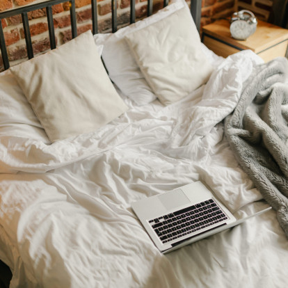 Bed Rotting: Η απάντηση της νέας γενιάς στην πίεση της καθημερινότητας