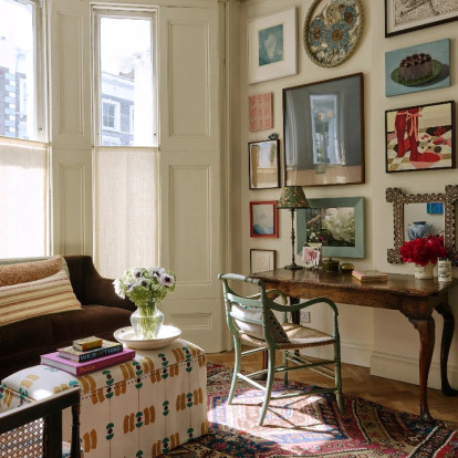 Ένα tiny βικτοριανό διαμέρισμα στο Δυτικό Λονδίνο που θυμίζει γκαλερί