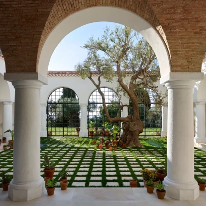 Ποια είναι η ιστορία της βίλας La Pausa της Coco Chanel όπου φωτογραφήθηκε η πρώτη καμπάνια του Matthieu Blazy για τον οίκο;