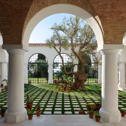 Ποια είναι η ιστορία της βίλας La Pausa της Coco Chanel όπου φωτογραφήθηκε η πρώτη καμπάνια του Matthieu Blazy για τον οίκο;