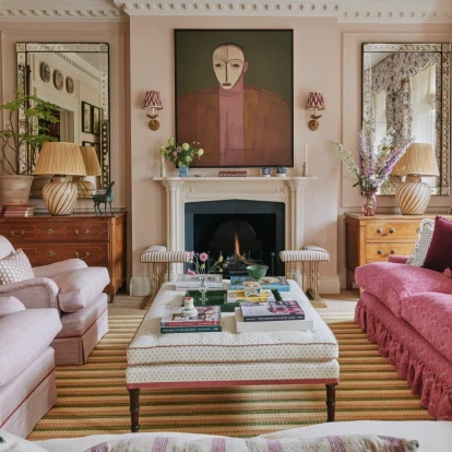 Ένα σπίτι στο Λονδίνο γεωργιανού τύπου αναβιώνεται μέσα από τα χρώματα και τις υφές