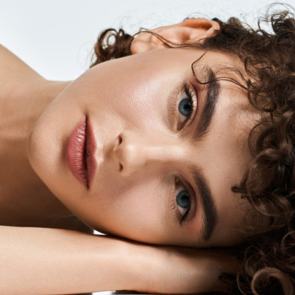 O μόνος σωστός τρόπος για να χρησιμοποιήσετε τα καλλυντικά σε μορφή stick στο μακιγιάζ σας