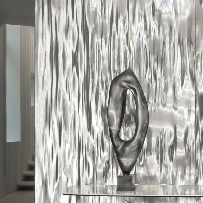 Μια μοντέρνα κατοικία στη Μόσχα που επαναπροσδιορίζει τον μινιμαλισμό και μοιάζει βγαλμένη από το μέλλον