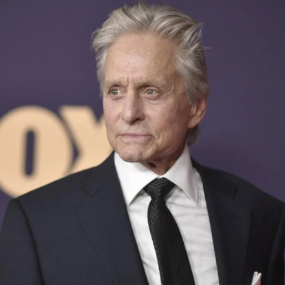 Ο Michael Douglas ετοιμάζεται να πει την ιστορία της ζωής του με τους δικούς του όρους
