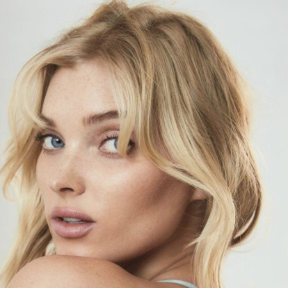 Η απρόσμενηviral απόχρωση lip gloss που χαρίζει την πιο κολακευτική cool-toned όψη στα χείλη σας