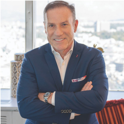 Ο Νίκος Ναούμ, χειρουργός γυναικολόγος, εξηγεί πώς οι νέες θεραπείες αντιμετωπίζουν τόσο τις αισθητικές όσο και τις λειτουργικές επιπτώσεις της εμμηνόπαυσης