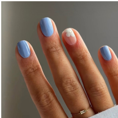 Τα baby blue nails είναι το πιο γλυκό μανικιούρ που μας κάνει να ανυπομονούμε για την άνοιξη