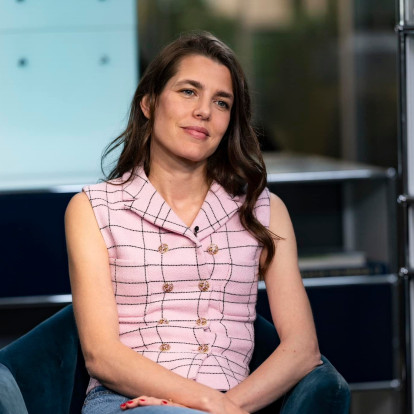 Η Charlotte Casiraghi κυκλοφορεί το πρώτο της βιβλίο και μας αποκαλυπτει τις ρωγμές της