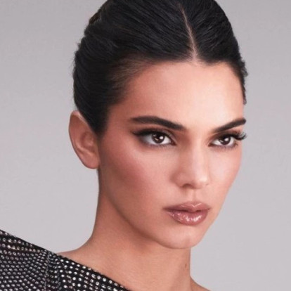 Ποια είναι η εμμονή με το cool toned makeup και γιατί αποτελεί την πιο δημοφιλή τάση αυτή τη στιγμή;