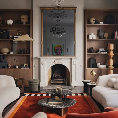 Μια κατοικία γεωργιανού τύπου στο Δουβλίνο συνδυάζει τέλεια το βελούδο, το μάρμαρο και το φως