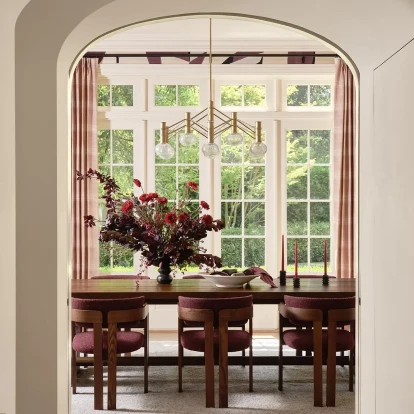 Μια οικογενειακή κατοικία στην Καλιφόρνια που αποδεικνύει ότι το χρώμα δε χρειάζεται να είναι κραυγαλέο