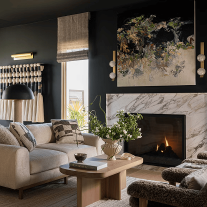 Το σπίτι στην California που χαρακτηρίζεται από φυσικό φως, εκλεπτυσμένα υλικά και γήινες υφές