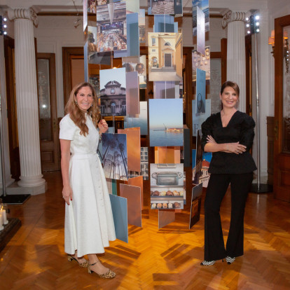 Η πολυαισθητηριακή έκθεση με την υπογραφή του GLOW κορυφώθηκε σε μια βραδιά εμπειρίας και γιορτής στο Amalias 36