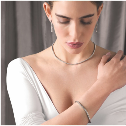 Το Δημιουργικό Βιλδιρίδης μάς μυεί στον μαγικό κόσμο των διαμαντιών, καθοδηγώντας μας στην επιλογή του κατάλληλου μονόπετρου