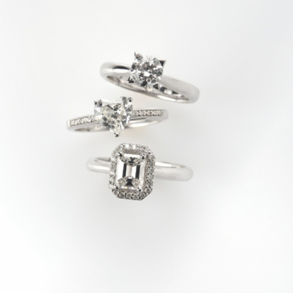 Το Δημιουργικό Βιλδιρίδης μάς μυεί στον μαγικό κόσμο των διαμαντιών, καθοδηγώντας μας στην επιλογή του κατάλληλου μονόπετρου