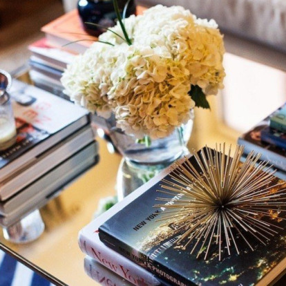 5 νέα βιβλία που δεν πρέπει να λείπουν από το κομοδίνο σας την άνοιξη