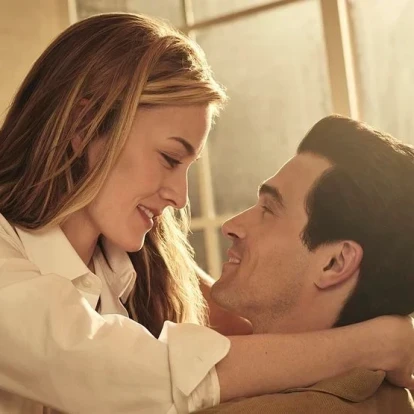 Οι πρωταγωνιστές της σειράς Love Story: John F. Kennedy Jr. & Carolyn Bessette δείχνουν τις ζωγραφικές τους ικανότητες