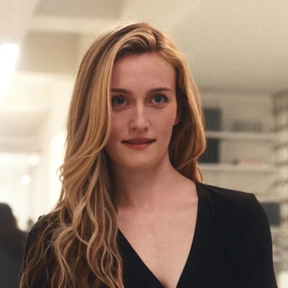 Πώς να δημιουργήσετε το iconic beauty look των ’90s της Carolyn Bessette-Kennedy