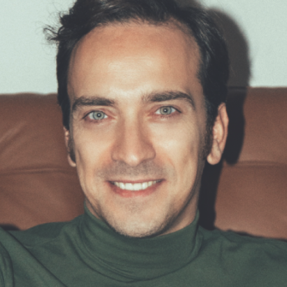 Ο Δημήτρης Σαμόλης ανοίγει τα χαρτιά του μετά από τρία χρόνια sold-out «Στρακαστρούκες»